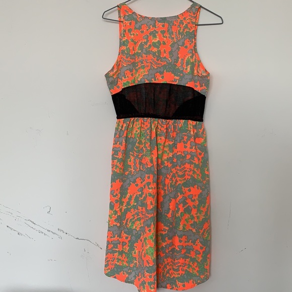 New Summer dress with mesh - Picture 7 of 9